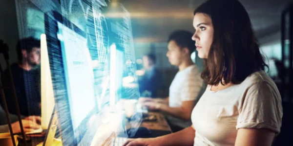 Las pegas digitales que van a romperla en Chile pa’l 2025 (y cómo no quedarte fuera)