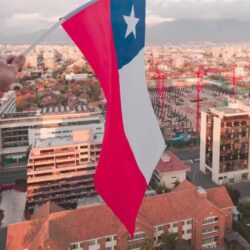 Vivir en Chile: Entre Cordilleras, Complejos y Pura Vida