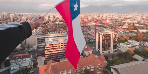 Vivir en Chile: Entre Cordilleras, Complejos y Pura Vida