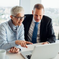 Edadismo en Chile: ¿Por qué después de los 40 tu experiencia parece ‘invisible’ para las empresas?»