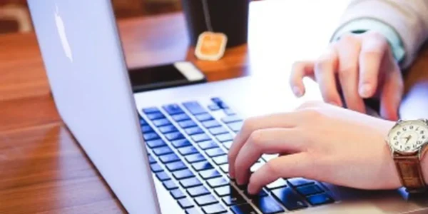 Cartas de Renuncia en Chile: Cómo Cerrar Ciclos con Respeto y Proteger tus Derechos