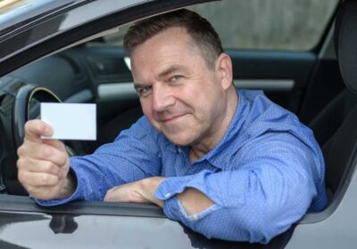 1140-man-with-license-esp