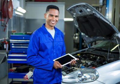 6548e0302948c13bef219a63_CV-Tecnico-Automotriz-2-scaled-1