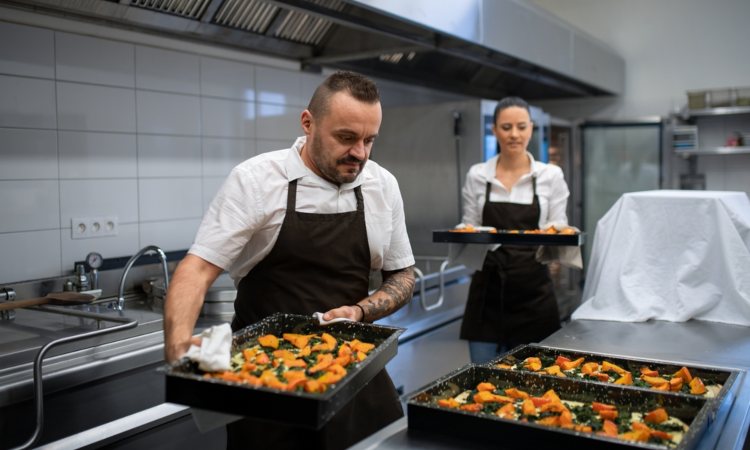Chef Maestros/as cocina/ Ayudantes de Cocina/ Pastelera(o)