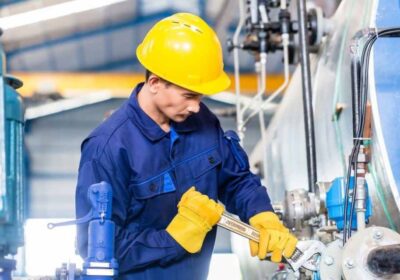 tecnicos-de-mantenimiento-industria-1024×640-1