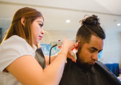 Solicitamos-Barbera-Lady-Barber
